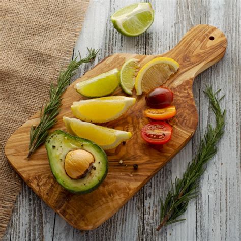 Olive Wood Cutting Board with Handle – fatenmahran