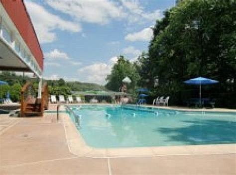 Lake-in-Wood Camping Resort | BookYourSite