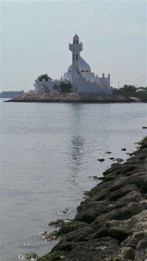 Family day out on the al-Khobar corniche