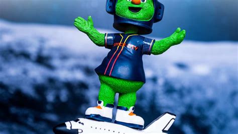 FOCO USA Releases Exclusive Orbit Mascot Houston Astros Bobblehead ...