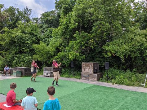 What can Toddlers and Preschoolers do at Field Station Dinosaurs?