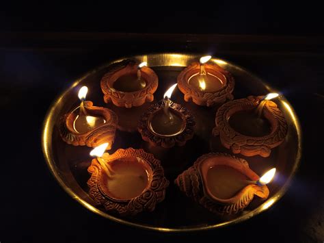 Diwali lamps in a tray - PixaHive