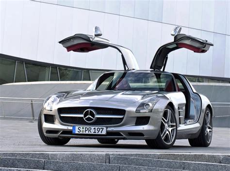 Mercedes-Benz SLS AMG Gullwing Debuts | TheDetroitBureau.com