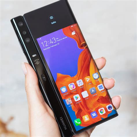 Huawei's folding phone takes the foldable fight up a notch – Pickr