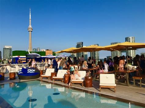 Lavelle Rooftop Bar and Pool in King West Opens for Summer