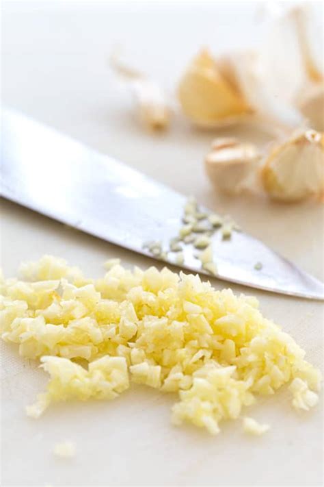 How to Mince Garlic - Jessica Gavin