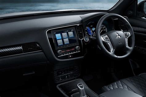 Gambar Mitsubishi Outlander PHEV - Lihat Foto Interior & Eksterior | Oto