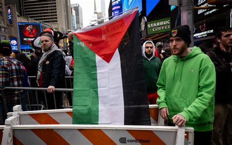 Chanting '700,' pro-Palestinian activists in New York fete Hamas attack ...