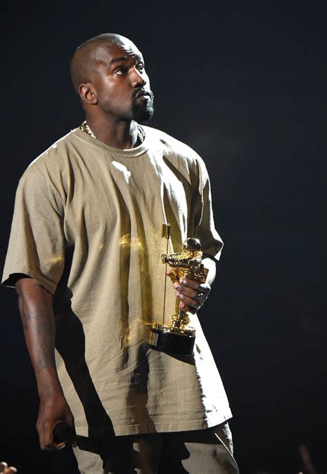 Kanye West receives Video Vanguard Award at the 2015 MTV MVAs|Lainey Gossip Entertainment Update