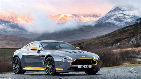 Review: the manual Aston Martin V12 Vantage S | Top Gear