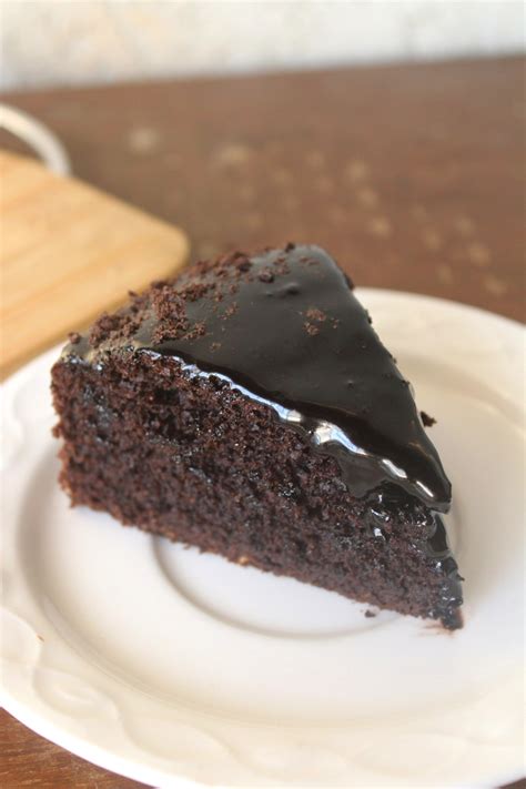 Moist Eggless Chocolate Cake + Video Instructions