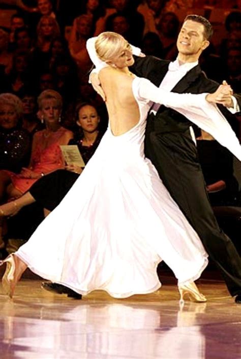 Pin by Enzo on STUNNING BALLROOM DANCING PHOTOGRAPHY | Ballroom dance photography, Waltz dance ...