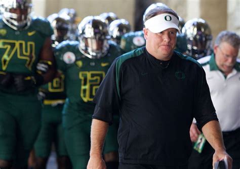 Chip Kelly, Ducks football coach, to stay at Oregon, reports say ...