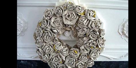 Watch How She Makes This Amazing Rolled Paper Roses Wreath!