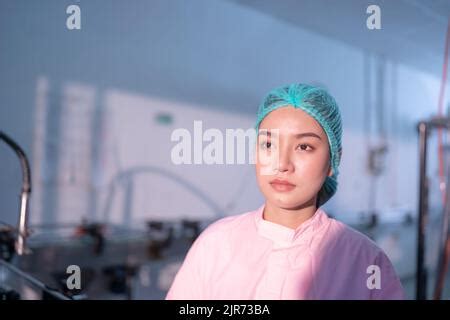 Engineer working at Fruit juice Bottle Automated conveyor belt ...