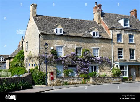 Cottages in Charlbury, a small Oxfordshire town, England Stock Photo - Alamy