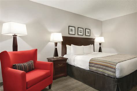 Country Inn & Suites by Radisson Traverse City | Traverse City, MI 49686