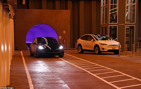 Elon Musk's $55m mile-long tunnel Loop at Las Vegas convention center ...