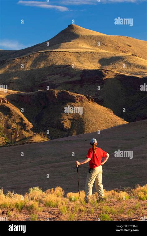 Hiking in Lower Owyhee River canyon, Owyhee River Below the Dam Area of ...