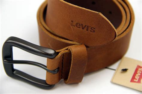 LEVI'S® Retro Indie Rubber Effect Leather Belt in Medium Brown