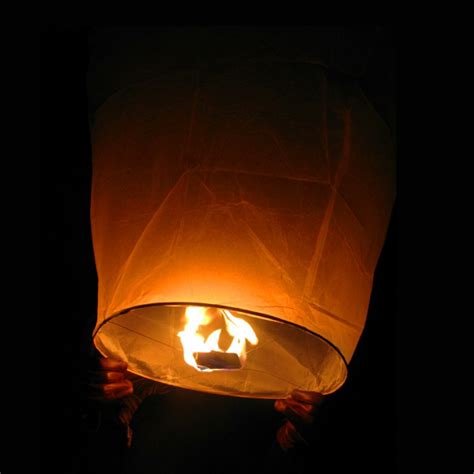 Chinese Flying Lanterns - White | Sky Lanterns | Glowsticks.co.uk
