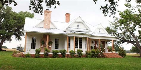 Fixer Upper Farmhouse Tour With Joanna Gaines - AllCreated