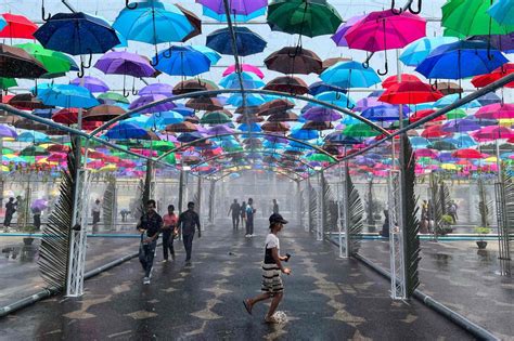 Traditional Thingyan water festival a big hit in Myanmar | The Star