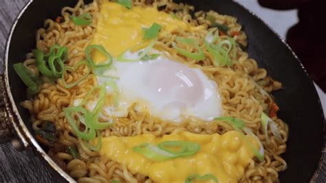 9 New Ways to Enjoy Ramyun(Ramen, Ramyeon) - Aaron & Claire's Korea | Food, Tteokbokki recipe ...