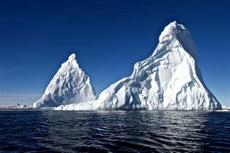 Huge-icebergs-in-the-Ross-Sea_Michael-Martin-Oceanwide-Expeditions