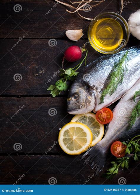 Gilthead Fish Head and Tail Stock Image - Image of artisanal, ingredient: 52446337