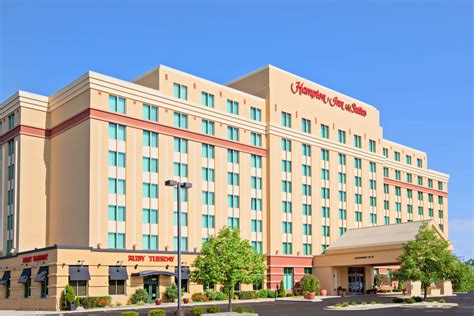 Raymond Management Company Hampton Inn & Suites – Chicago North Shore ...