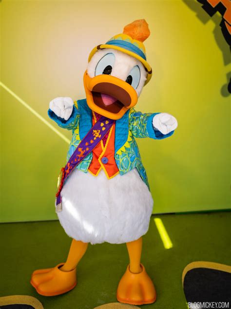 Donald Duck & Daisy Duck Meet and Greets Return to Donald's Dino-Bash ...