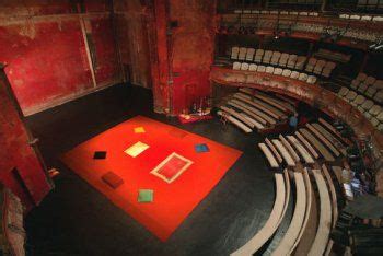 peter brook hamlet | Théâtre, Scenographie, Peter brook