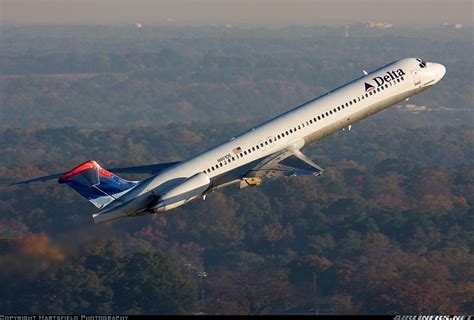 Delta Airlines McDonald Douglas MD-80 | Aircraft I've flown in... | Pinterest | Mcdonald douglas ...