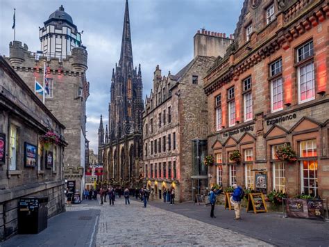 Royal Mile, Edinburgh Scotland Editorial Photography - Image of looking, tourist: 98701317