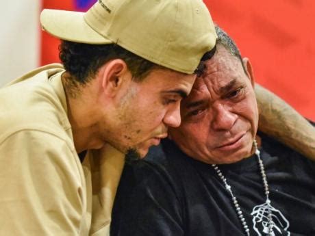 Liverpool striker Luis Díaz and his father reunited for the first time ...