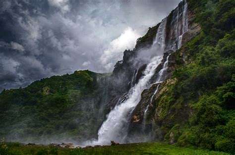 Visit the three famous waterfalls of Arunachal Pradesh