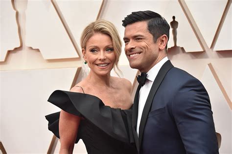 Check Out Kelly Ripa's Photo of Her Shirtless Husband Mark Consuelos ...