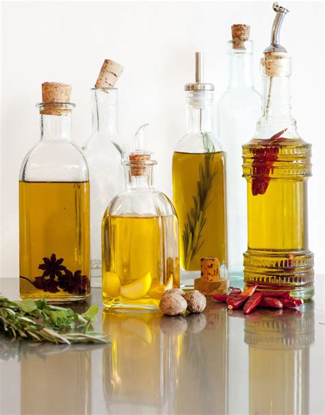 Flavorfully Infused Oils Recipe | Receita | Azeite aromatizado, Azeite