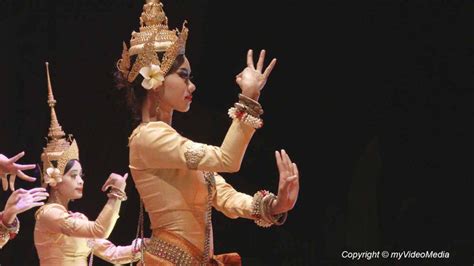 Apsara Dance and Dinner in Siem Reap - Travel Video Blog