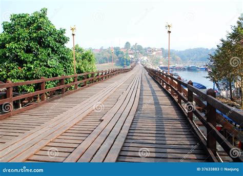 Old wooden bridge stock image. Image of reflection, jetty - 37633883