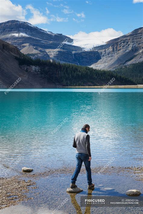 Canada, Jasper and Banff National Park, Icefields Parkway, man at ...