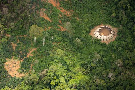 Photos of uncontacted Yanomami Amazon tribe surviving amid illegal mining threat