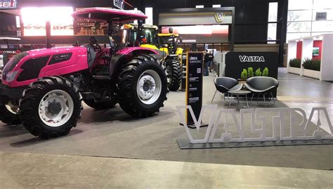 Campo con mirada de género: la propuesta detrás del tractor rosa que se ...