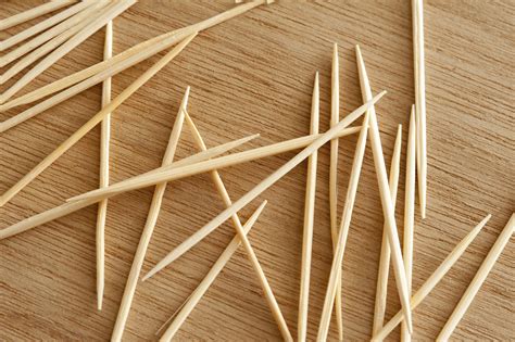 Free Stock Photo 17147 Loose wooden toothpicks or cocktail sticks | freeimageslive