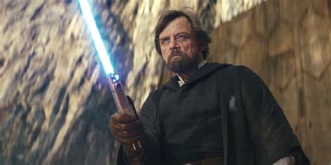 'Last Jedi' Plot Hole: Director Answers Big Lightsaber Question | Inverse