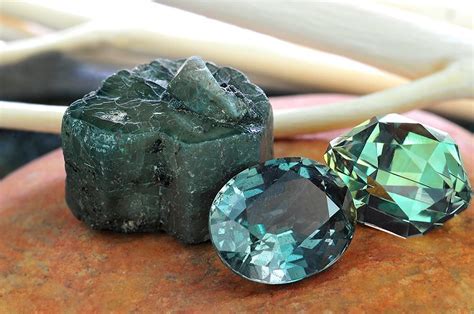 As 25 melhores ideias de Alexandrite jewelry no Pinterest | Alexandrite ring, Alexandrita e ...