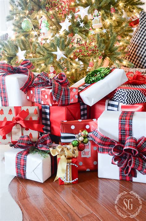 10 VERY BEST CHRISTMAS GIFT WRAPPING TIPS - StoneGable