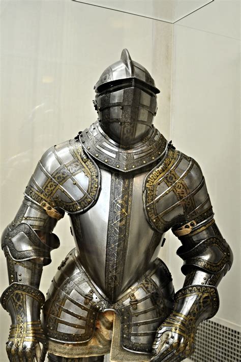 Pin by 𝖂𝖆𝖑𝖑𝖊𝖓𝖘𝖙𝖊𝖎𝖓 on Medieval Arms and Armor | Knight armor, Historical armor, Medieval armor