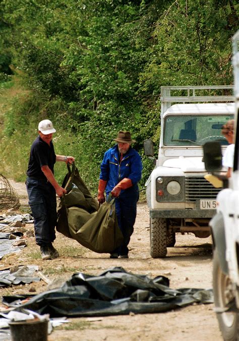 SREBRENICA MASS GRAVES | SREBRENICA, BOSNIA, 12 JUNE 1996 --… | Flickr